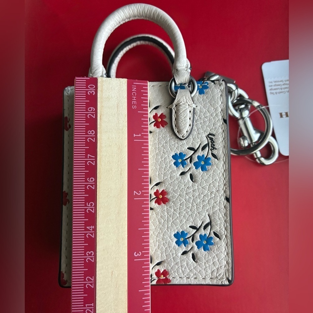 NEW COACH Key holder,Coach White Floral Key & Card Holder - Picture 9 of 9